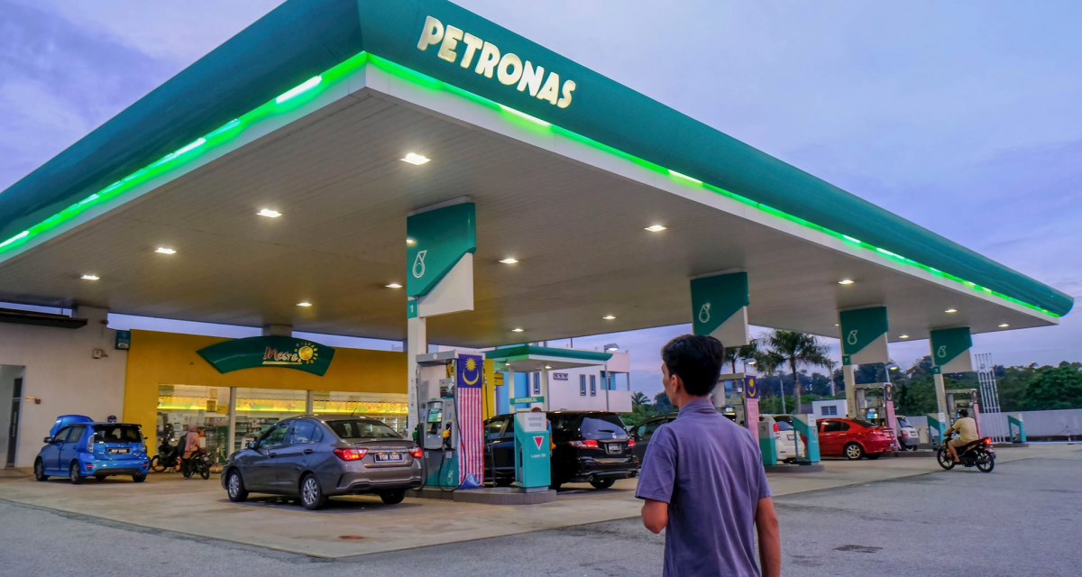 Một nước gần Việt Nam giữ gi&aacute; xăng dầu ổn định, c&oacute; loại 14.500 đồng/l&iacute;t nhờ v&agrave;o ch&iacute;nh s&aacute;ch của ch&iacute;nh phủ