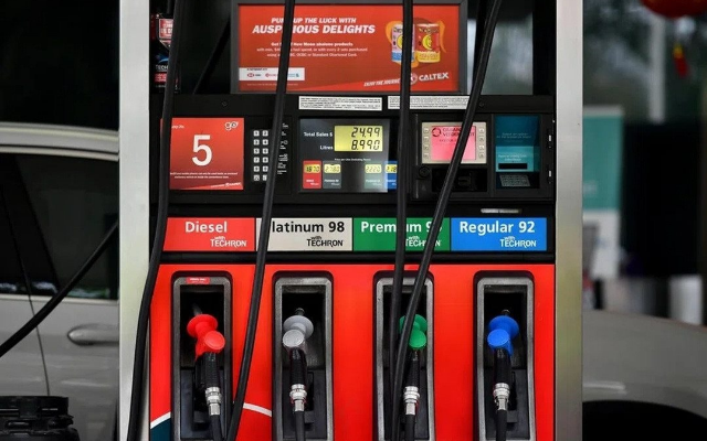 Từ giảm thuế xăng đến cắt ng&agrave;y học: Đ&ocirc;ng Nam &Aacute; xoay xở giữa khủng hoảng năng lượng