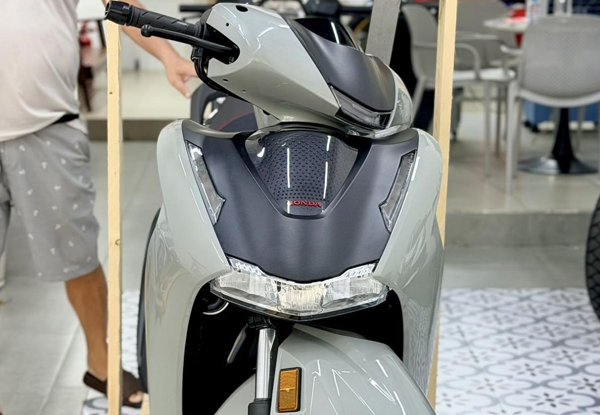 Tin xe m&aacute;y 25/3: Honda SH phi&ecirc;n bản 2026 mới đẹp long lanh về Việt Nam, chất hơn SH 160i, gi&aacute; dễ mua