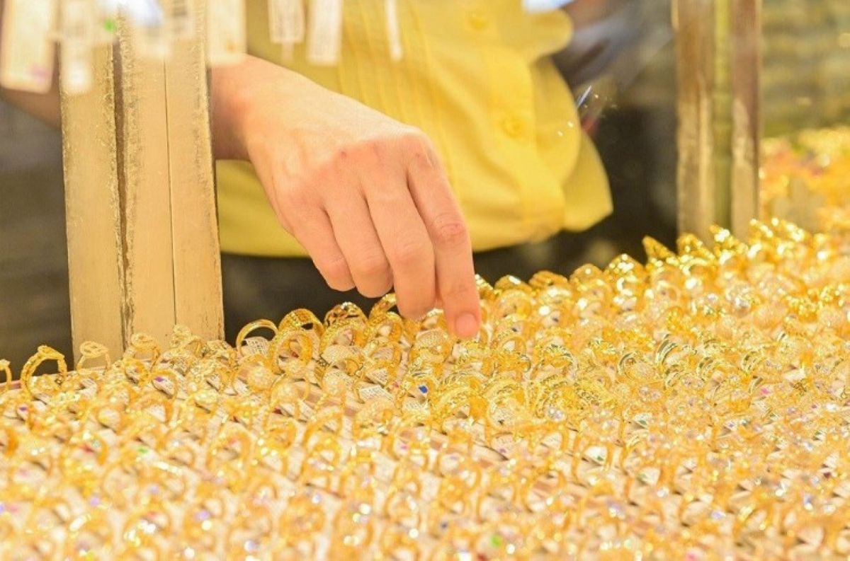 Gi&aacute; v&agrave;ng \'nhảy m&uacute;a\' thất thường: Chỉ nguy&ecirc;n nh&acirc;n cốt l&otilde;i, cảnh b&aacute;o nh&agrave; đầu tư cần đặc biệt lưu &yacute;!