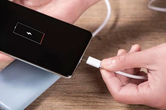 Gi&aacute; xăng dầu tăng mạnh tại H&agrave;n Quốc, ch&iacute;nh phủ k&ecirc;u gọi người d&acirc;n hạn chế sạc điện thoại ban đ&ecirc;m