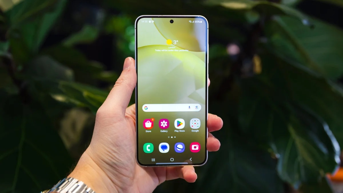 Gi&aacute; Galaxy S24 5G cuối th&aacute;ng 3, giảm cực mạnh, hạ đo v&aacute;n iPhone 17e dễ d&agrave;ng v&igrave; vừa rẻ, vừa c&oacute; AI xịn