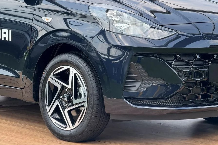 Hyundai Grand i10 phi&ecirc;n bản mới ch&iacute;nh thức ra mắt: Đẹp &aacute;t v&iacute;a Kia Morning, gi&aacute; chỉ 340 triệu đồng ảnh 4