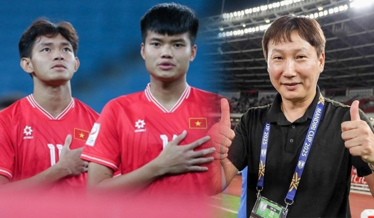 ĐT Việt Nam nhận \'tin vui k&eacute;p\', HLV Kim Sang-sik c&oacute; th&ecirc;m \'hỏa lực\' giải b&agrave;i to&agrave;n h&agrave;ng c&ocirc;ng