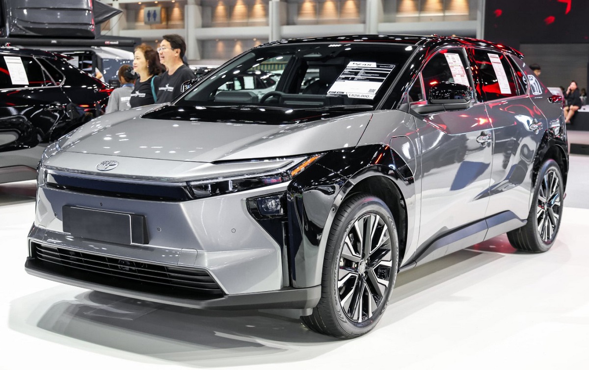 Toyota ch&iacute;nh thức ra mắt mẫu SUV hạng C đẹp long lanh gi&aacute; 1 tỷ đồng: Đả bại Honda CR-V v&agrave; Mazda CX-5