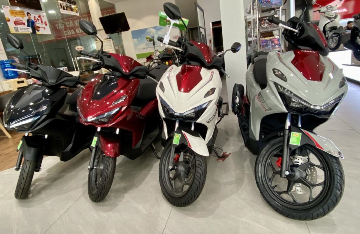 Bảng gi&aacute; xe Honda Air Blade 2026 cuối th&aacute;ng 3/2026: Giảm \'kịch s&agrave;n\', quyết hạ đo v&aacute;n Yamaha NVX 155