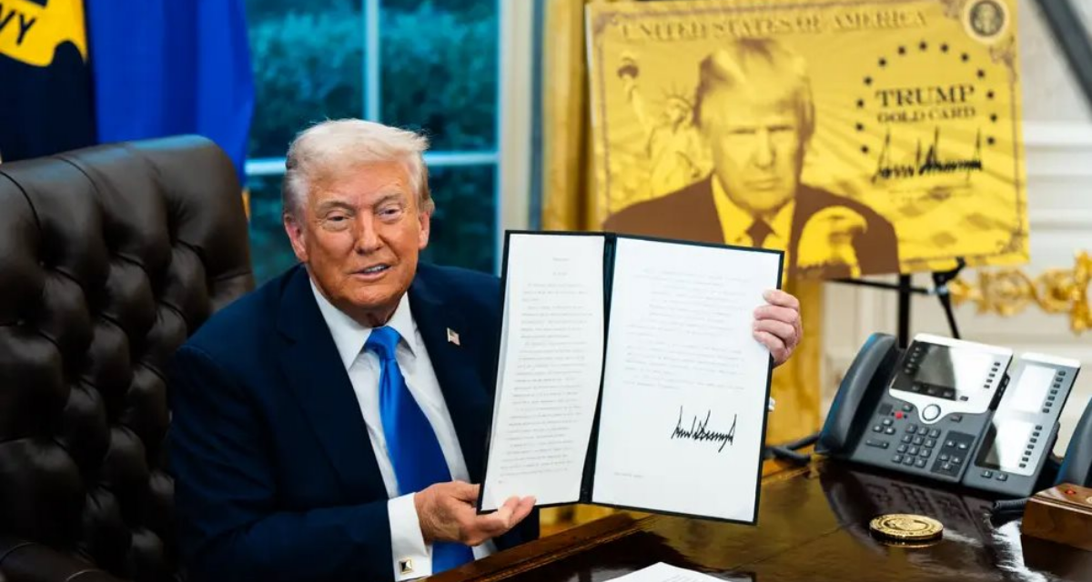 Chưa từng c&oacute;: Chữ k&yacute; của Tổng thống Trump sẽ xuất hiện tr&ecirc;n tiền giấy USD