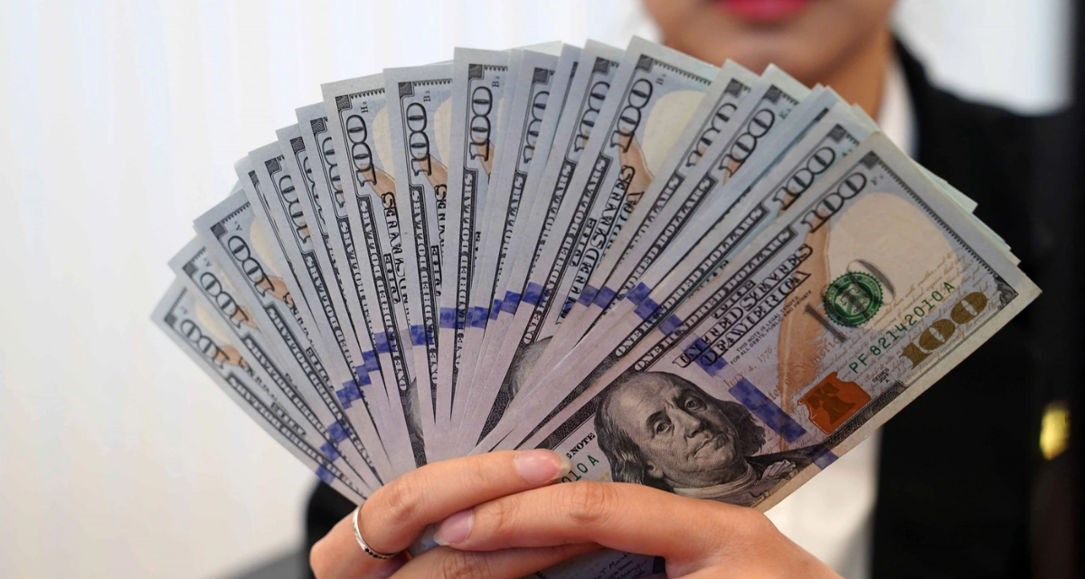 Tỷ gi&aacute; USD h&ocirc;m nay: Vietcombank, BIDV giữ ổn định, chợ đen biến động mạnh