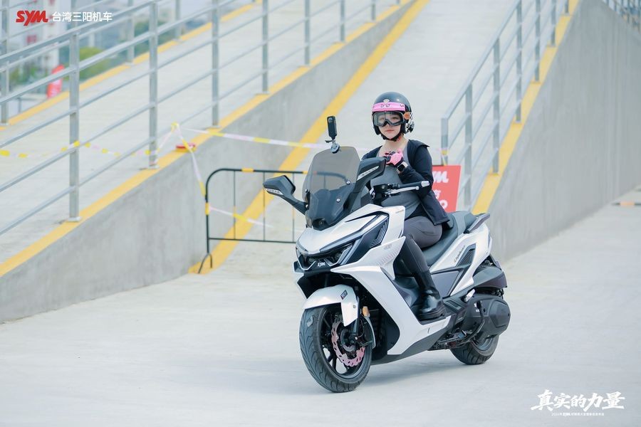 &lsquo;Vua xe ga&rsquo; mới ch&iacute;nh thức ra mắt: Trang bị phanh ABS k&ecirc;nh đ&ocirc;i v&agrave; TCS xịn như Honda SH m&agrave; gi&aacute; rẻ hơn ảnh 3