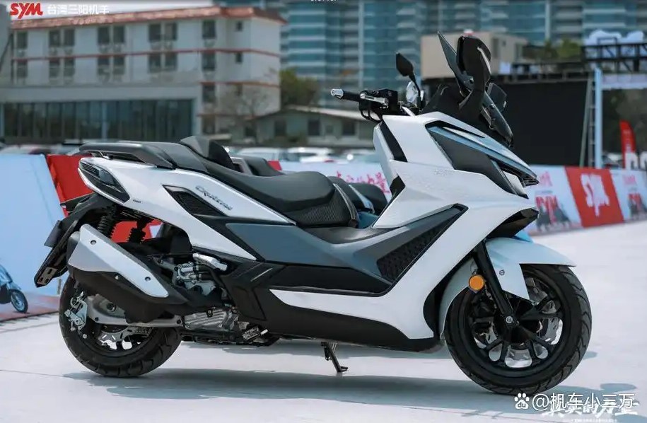 &lsquo;Vua xe ga&rsquo; mới ch&iacute;nh thức ra mắt: Trang bị phanh ABS k&ecirc;nh đ&ocirc;i v&agrave; TCS xịn như Honda SH m&agrave; gi&aacute; rẻ hơn ảnh 7