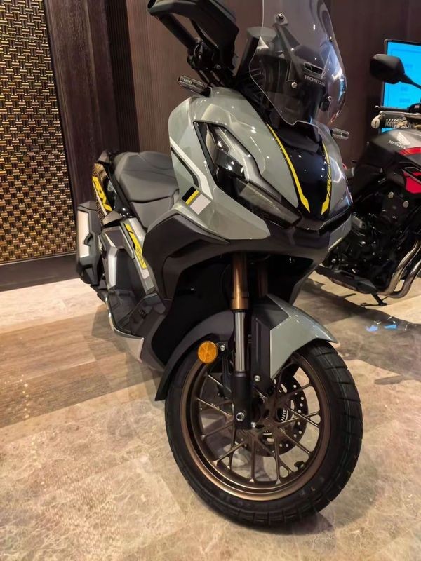 Honda ch&iacute;nh thức ra mắt &lsquo;vua xe ga&rsquo; mới thiết kế &lsquo;n&eacute;t&rsquo; hơn SH v&agrave; Vario, c&oacute; ABS 2 k&ecirc;nh m&agrave; gi&aacute; cực rẻ ảnh 2