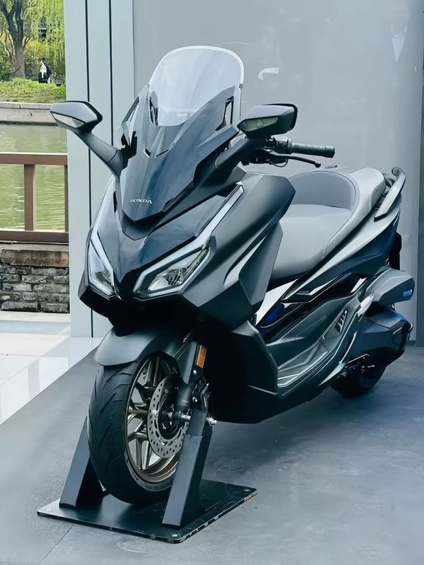 Honda ch&iacute;nh thức ra mắt &lsquo;vua xe ga&rsquo; mới thiết kế hầm hố hơn Air Blade, c&oacute; ABS 2 k&ecirc;nh như SH, gi&aacute; mềm ảnh 3