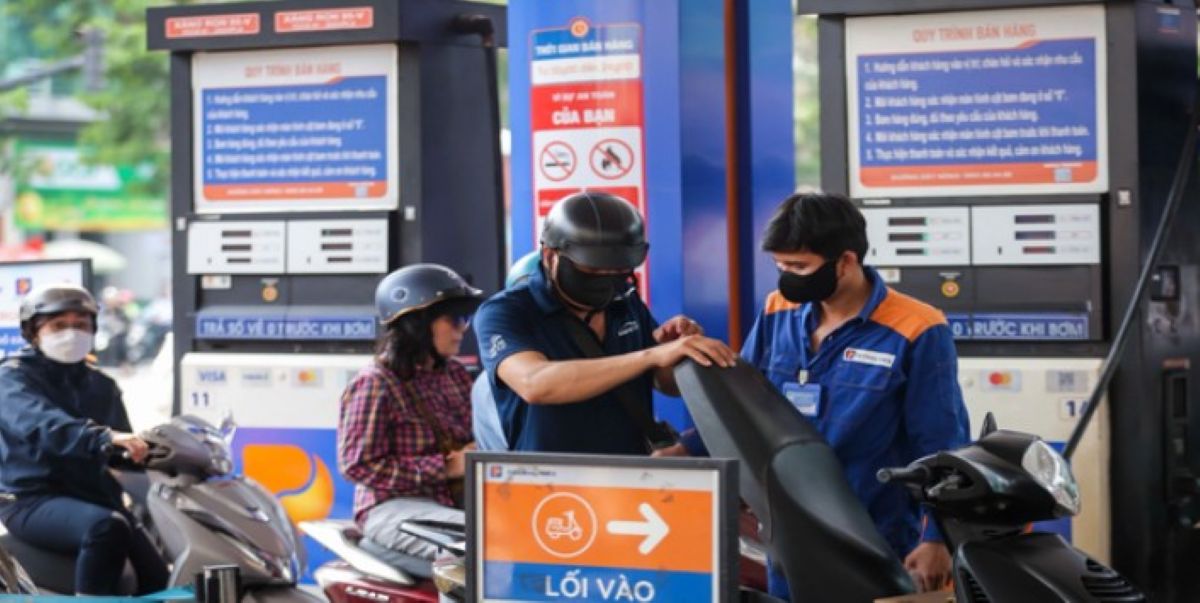 Một quốc gia \'quen mặt\' với Việt Nam bất ngờ ph&aacute;t tiền cho 36 triệu d&acirc;n v&igrave; gi&aacute; xăng tăng thẳng đứng