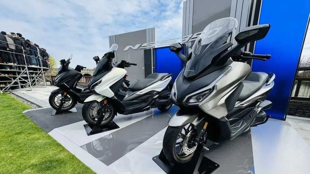 Tin xe trưa 31/3: Ra mắt &lsquo;vua xe ga&rsquo; mới gi&aacute; 53 triệu đồng ngang Honda Air Blade m&agrave; trang bị như SH ảnh 3