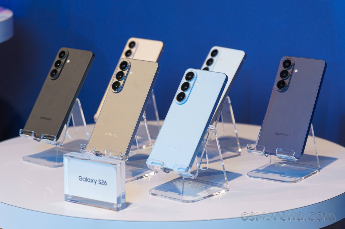 Bảng gi&aacute; Galaxy ch&iacute;nh h&atilde;ng mới nhất 1/4: Galaxy S26 Ultra giảm kỷ lục, Galaxy A06 rẻ như b&egrave;o