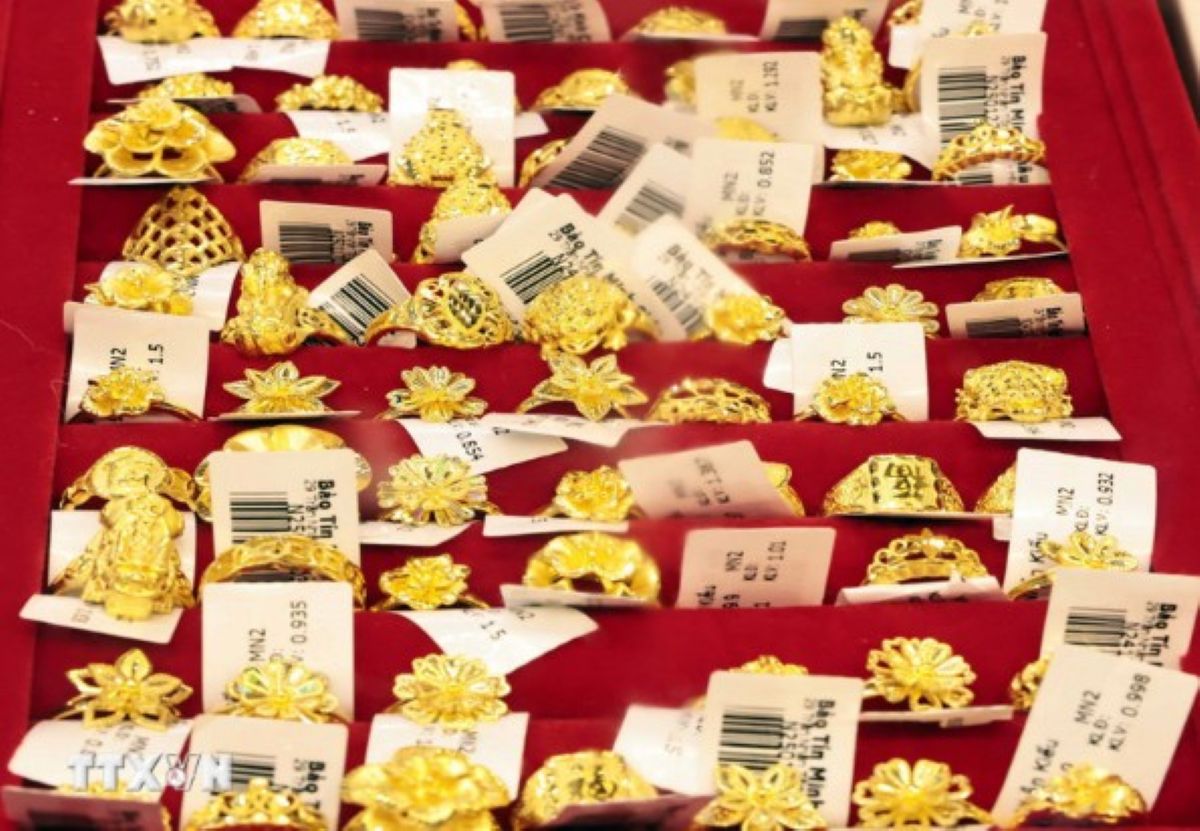 Gi&aacute; bạc biến động \'&aacute;c\' v&agrave;ng, leo đỉnh lao dốc rồi lại bật tăng: Chuy&ecirc;n gia cảnh b&aacute;o thận trọng!