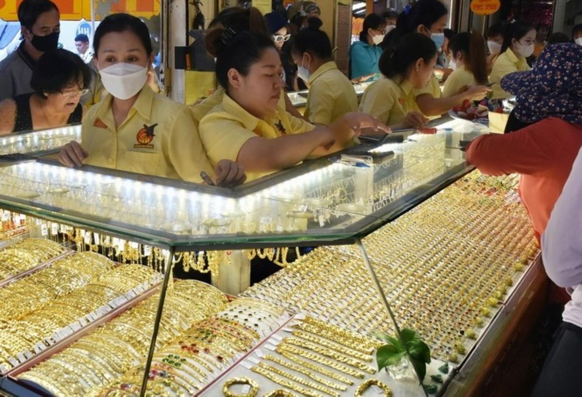 Gi&aacute; v&agrave;ng 2026 \'đi ngược quy luật\': Bất ổn to&agrave;n cầu tăng nhưng v&agrave;ng trong nước vẫn \'đuối sức\'?