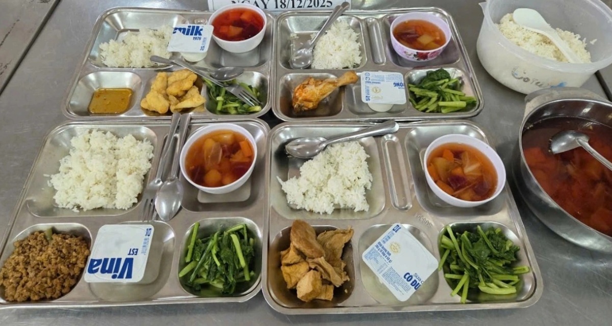 Phụ huynh đồng loạt xin cắt cơm trưa sau vụ 300 tấn thịt heo bệnh: Nh&agrave; trường l&ecirc;n tiếng về nguồn thực phẩm