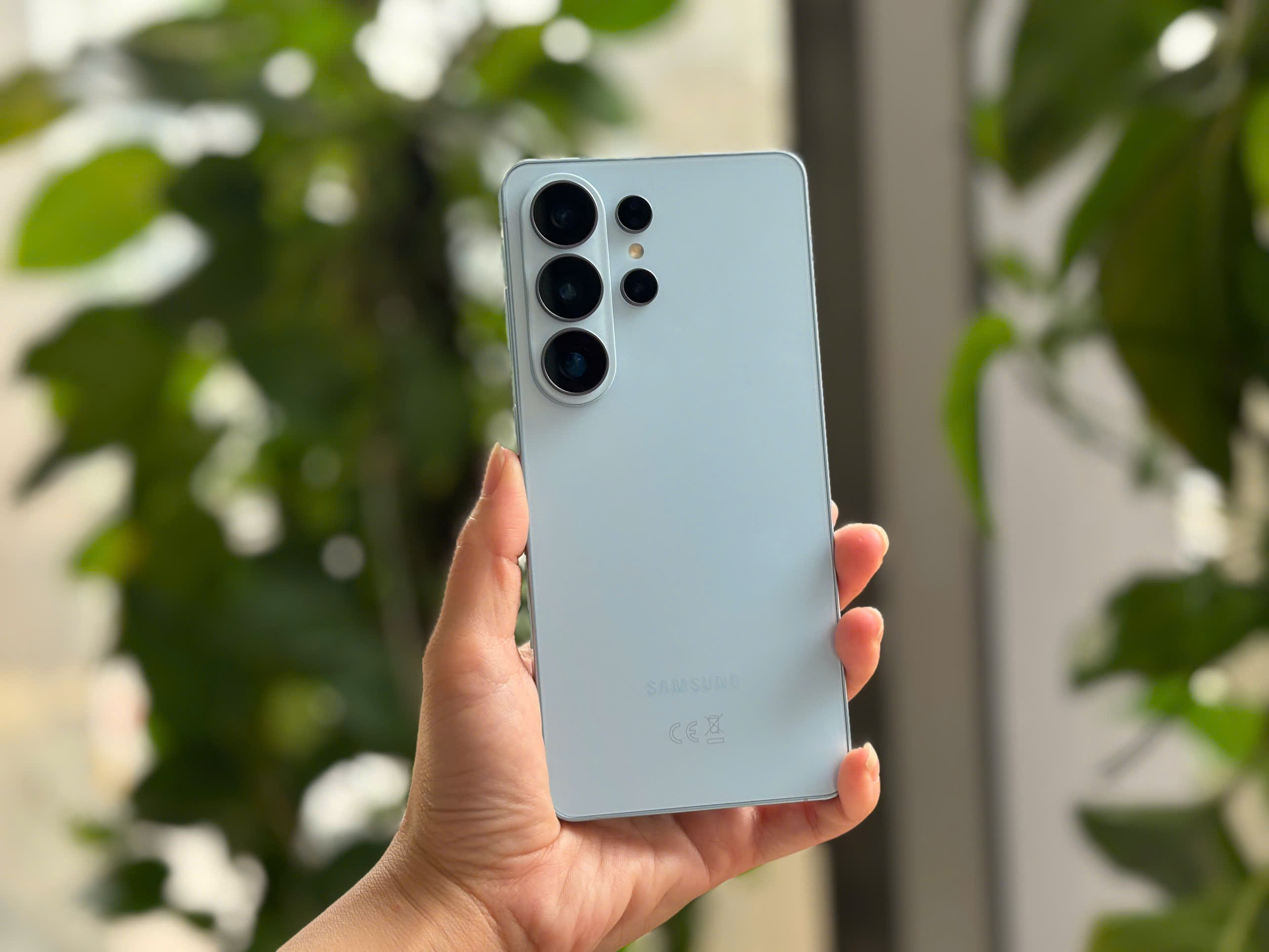 Đ&aacute;nh gi&aacute; Galaxy S26 Ultra: Khi smartphone trở th&agrave;nh &lsquo;vũ kh&iacute; tối thượng&rsquo; cho d&acirc;n văn ph&ograve;ng &lsquo;m&ecirc; việc&rsquo;