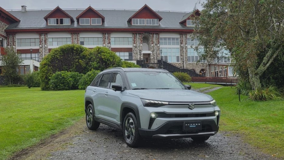 Suzuki ch&iacute;nh thức ra mắt SUV cỡ B &lsquo;chủ lực&rsquo; mới gi&aacute; 456 triệu đồng, hạ gục Mitsubishi Xforce ảnh 2