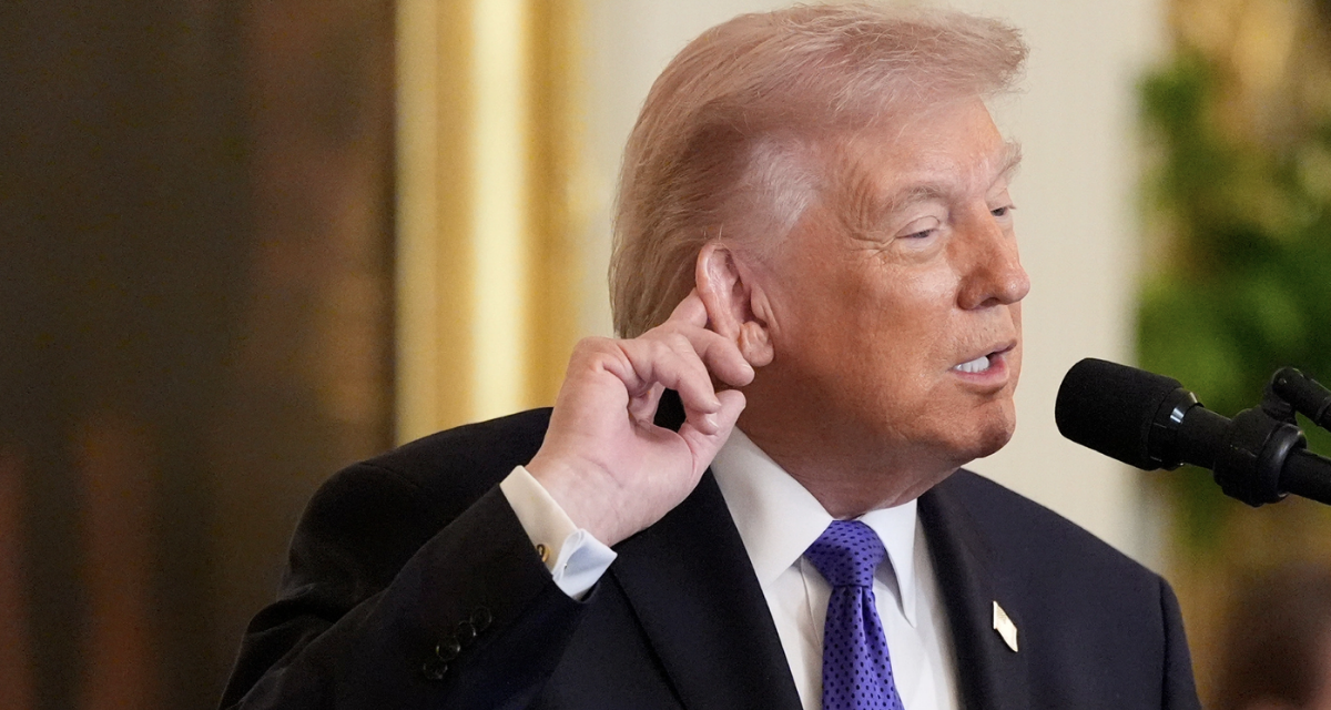 Donald Trump n&oacute;i thẳng: C&aacute;c nước đồng minh h&atilde;y mua dầu Mỹ hoặc tự lấy ở eo biển Hormuz