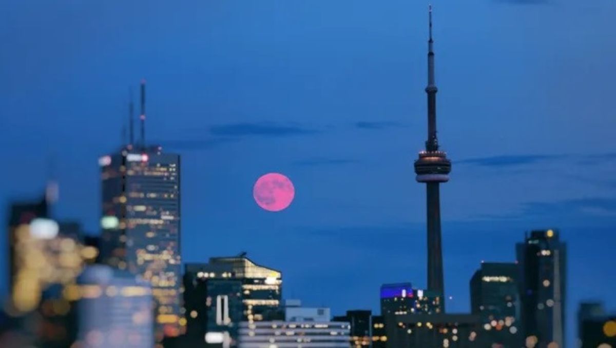 Tối nay 1/4 \'Trăng hồng\' xuất hiện tại Việt Nam: Lưu &yacute; thời gian v&agrave; địa điểm xem ở cả 3 miền!