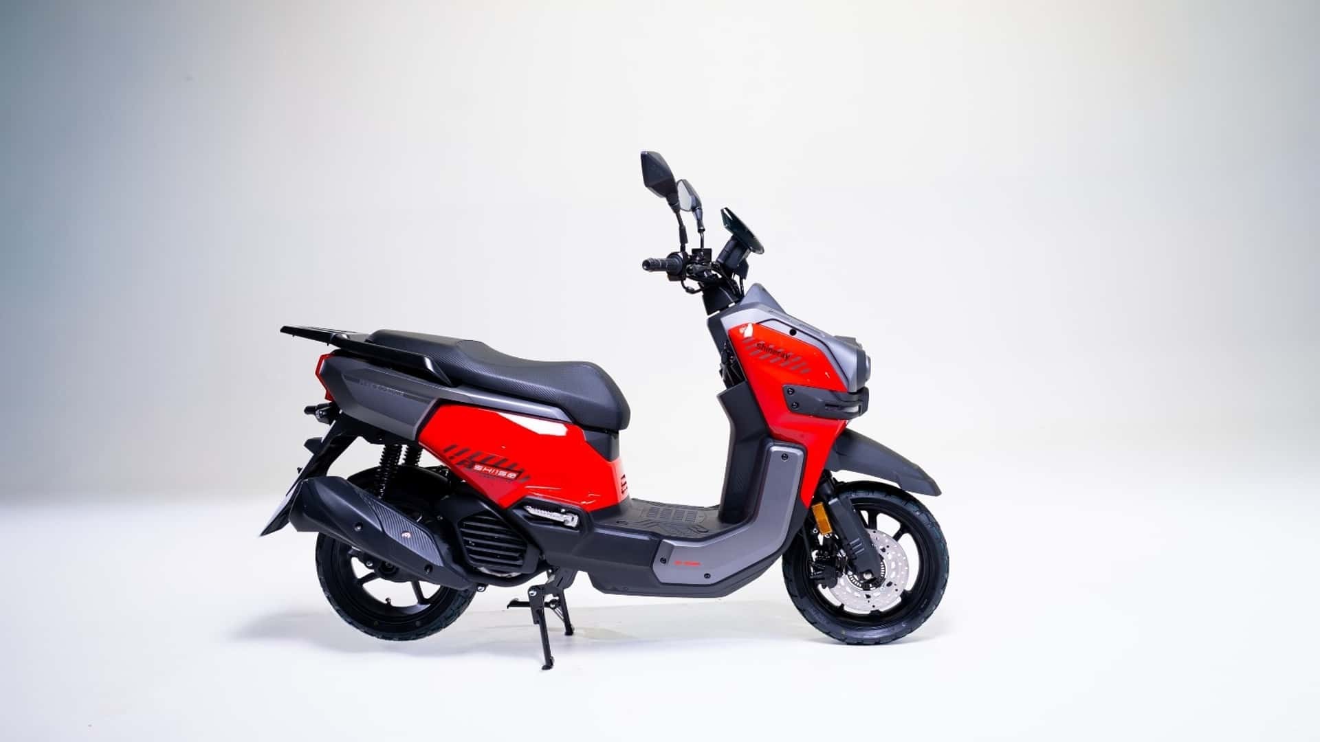 &lsquo;Cơn &aacute;c mộng&rsquo; của Honda Air Blade ch&iacute;nh thức ra mắt với gi&aacute; 55 triệu đồng, thiết kế 'n&eacute;t' hơn Vario ảnh 5