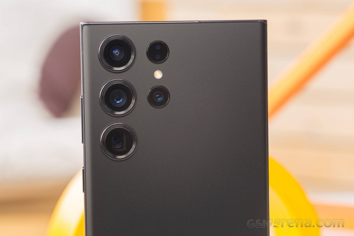 Galaxy S23 Ultra gi&aacute; rẻ hủy diệt iPhone 17 Pro Max đầu th&aacute;ng 4, lựa chọn v&agrave;ng thời b&atilde;o gi&aacute; xăng tăng