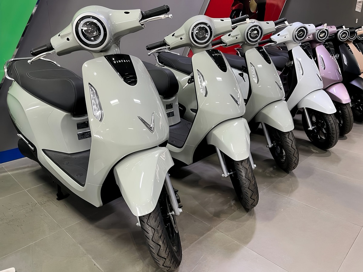 Bảng gi&aacute; xe m&aacute;y điện VinFast th&aacute;ng 4/2026: Nhỉnh 10 triệu đồng, h&uacute;t kh&aacute;ch hơn xe m&aacute;y Honda v&agrave; Yamaha