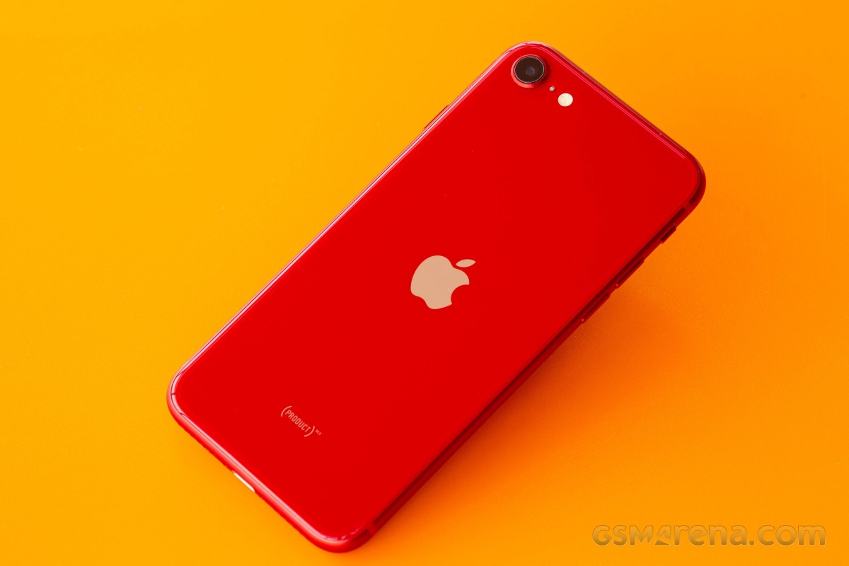 Ngỡ ng&agrave;ng trước gi&aacute; b&aacute;n iPhone SE 3 đầu th&aacute;ng 4/2026, mạnh như iPhone 13 Pro Max nhưng chỉ 4 triệu