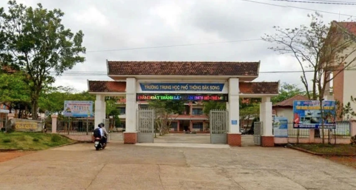 Ảnh nhạy cảm của nữ gi&aacute;o vi&ecirc;n xuất hiện trong trường, lộ nguy&ecirc;n nh&acirc;n từ m&acirc;u thuẫn c&aacute; nh&acirc;n, cơ quan chức năng v&agrave;o cuộc