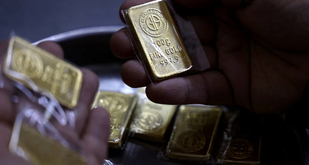 Gi&aacute; v&agrave;ng thế giới tăng vọt rồi l&ugrave;i s&acirc;u xuống dưới 4.700 USD/ounce sau v&agrave;i giờ, dự b&aacute;o tiếp tục biến động 