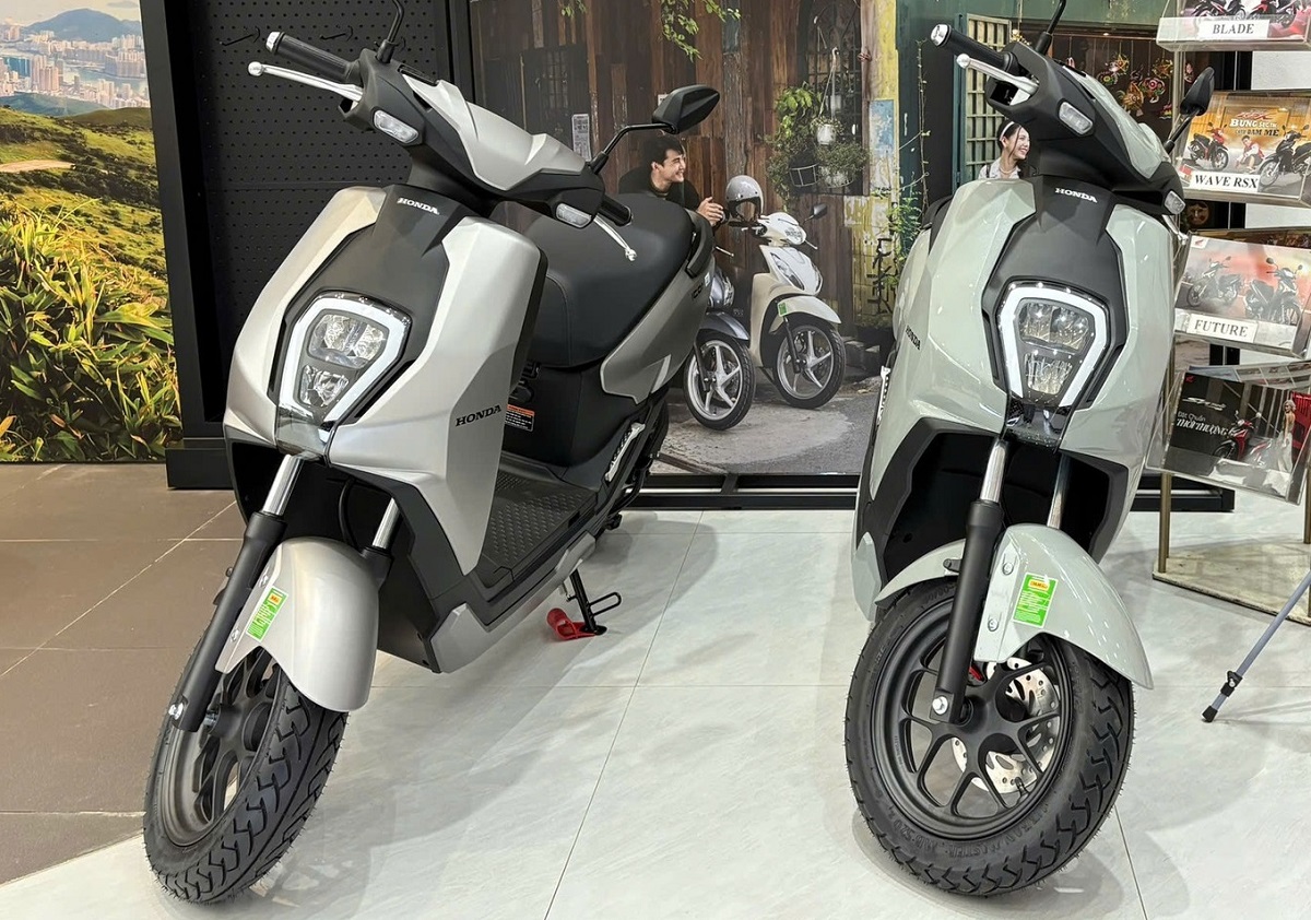 Honda giảm \'sốc\' 6 triệu đồng cho xe m&aacute;y điện ICON e: tại Việt Nam: D&acirc;n t&igrave;nh đổ x&ocirc; săn đ&oacute;n v&igrave; qu&aacute; rẻ