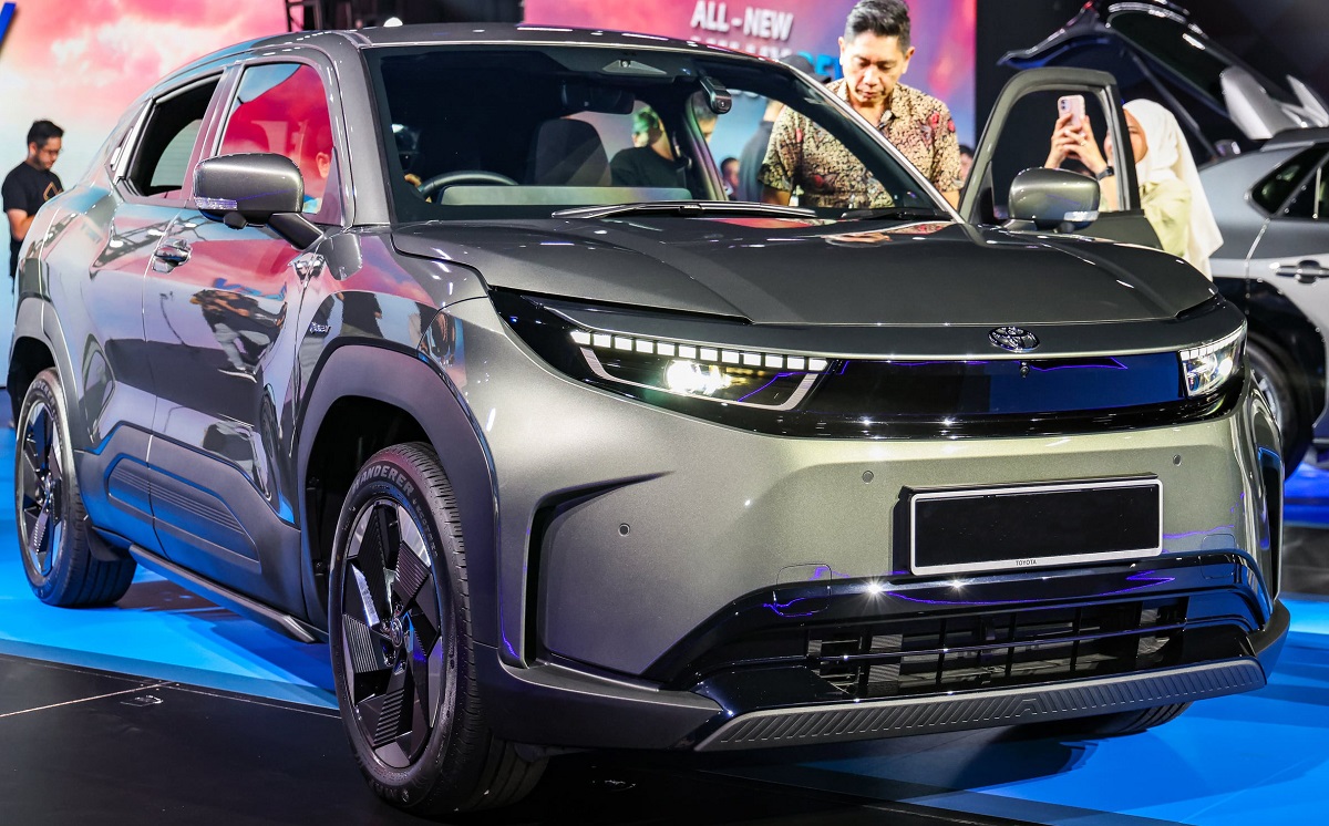 Toyota ch&iacute;nh thức ra mắt mẫu SUV cỡ B mới đẹp hơn Corolla Cross: Rộng r&atilde;i như Mazda CX-5, gi&aacute; dễ mua