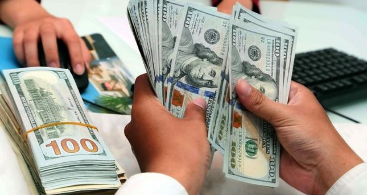 Tỷ gi&aacute; USD h&ocirc;m nay: Vietcombank, BIDV nh&iacute;ch nhẹ, chợ đen bật tăng trở lại