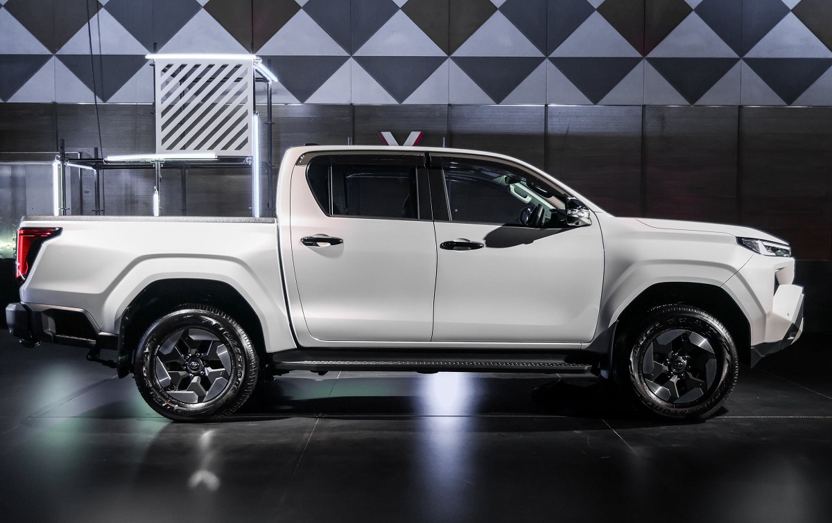 Toyota ch&iacute;nh thức ra mắt &lsquo;vua b&aacute;n tải&rsquo; mới \'chơi tới bến\' Ford Ranger v&agrave; Mitsubishi Triton, gi&aacute; mềm