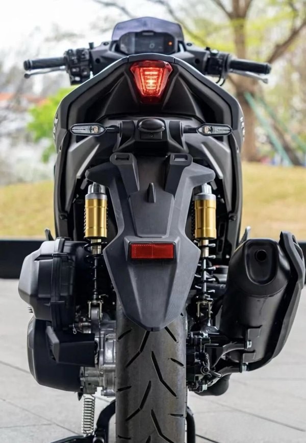 Yamaha ch&iacute;nh thức ra mắt 'khắc tinh' của Honda Vario v&agrave; Air Blade: C&oacute; ABS 2 k&ecirc;nh, gi&aacute; 61 triệu đồng ảnh 4