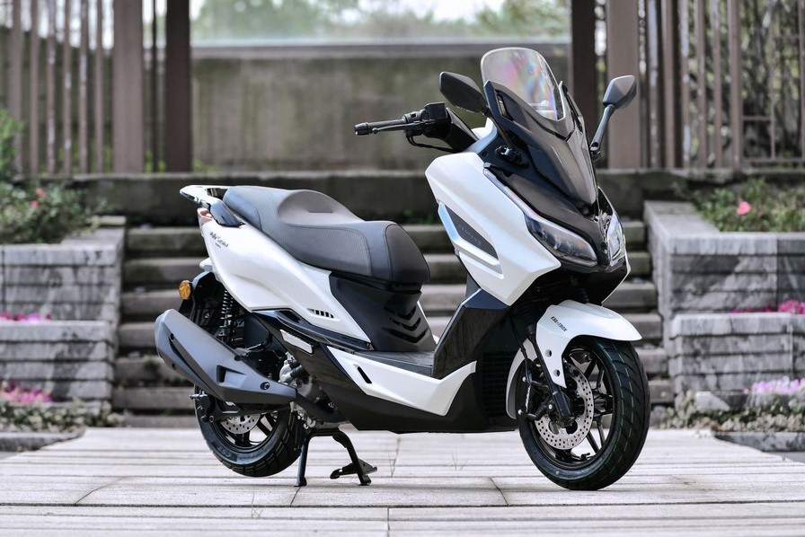 Ch&iacute;nh thức ra mắt &lsquo;vua xe ga&rsquo; 244cc mới 'chất' hơn cả Honda SH, gi&aacute; 55 triệu đồng rẻ ngang Air Blade ảnh 1