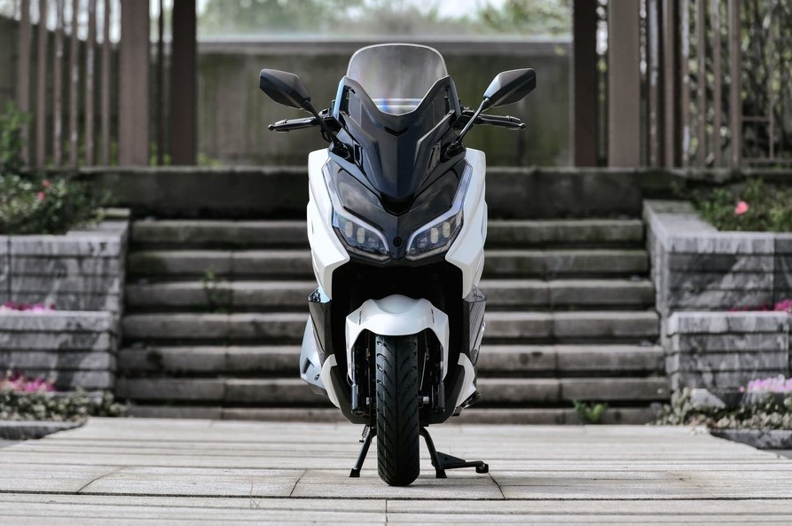 Ch&iacute;nh thức ra mắt &lsquo;vua xe ga&rsquo; 244cc mới 'chất' hơn cả Honda SH, gi&aacute; 55 triệu đồng rẻ ngang Air Blade ảnh 2