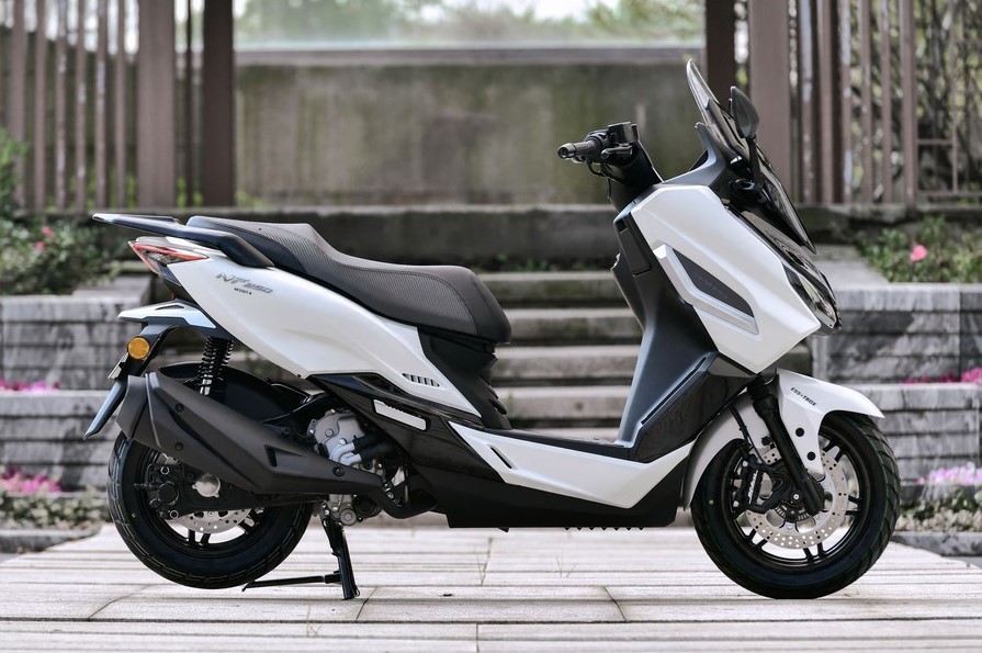 Ch&iacute;nh thức ra mắt &lsquo;vua xe ga&rsquo; 244cc mới 'chất' hơn cả Honda SH, gi&aacute; 55 triệu đồng rẻ ngang Air Blade ảnh 4