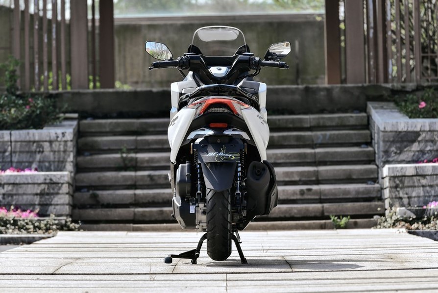 Ch&iacute;nh thức ra mắt &lsquo;vua xe ga&rsquo; 244cc mới 'chất' hơn cả Honda SH, gi&aacute; 55 triệu đồng rẻ ngang Air Blade ảnh 5