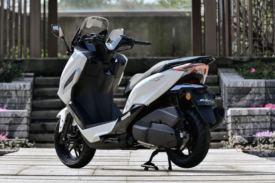 Ch&iacute;nh thức ra mắt &lsquo;vua xe ga&rsquo; 244cc mới 'chất' hơn cả Honda SH, gi&aacute; 55 triệu đồng rẻ ngang Air Blade ảnh 6