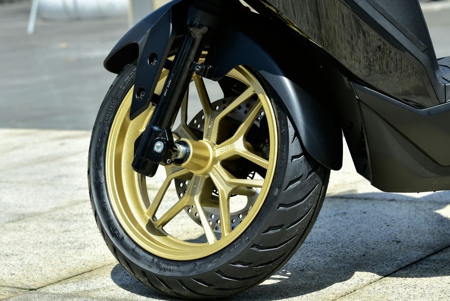 Ch&iacute;nh thức ra mắt &lsquo;vua xe ga&rsquo; 244cc mới 'chất' hơn cả Honda SH, gi&aacute; 55 triệu đồng rẻ ngang Air Blade ảnh 7