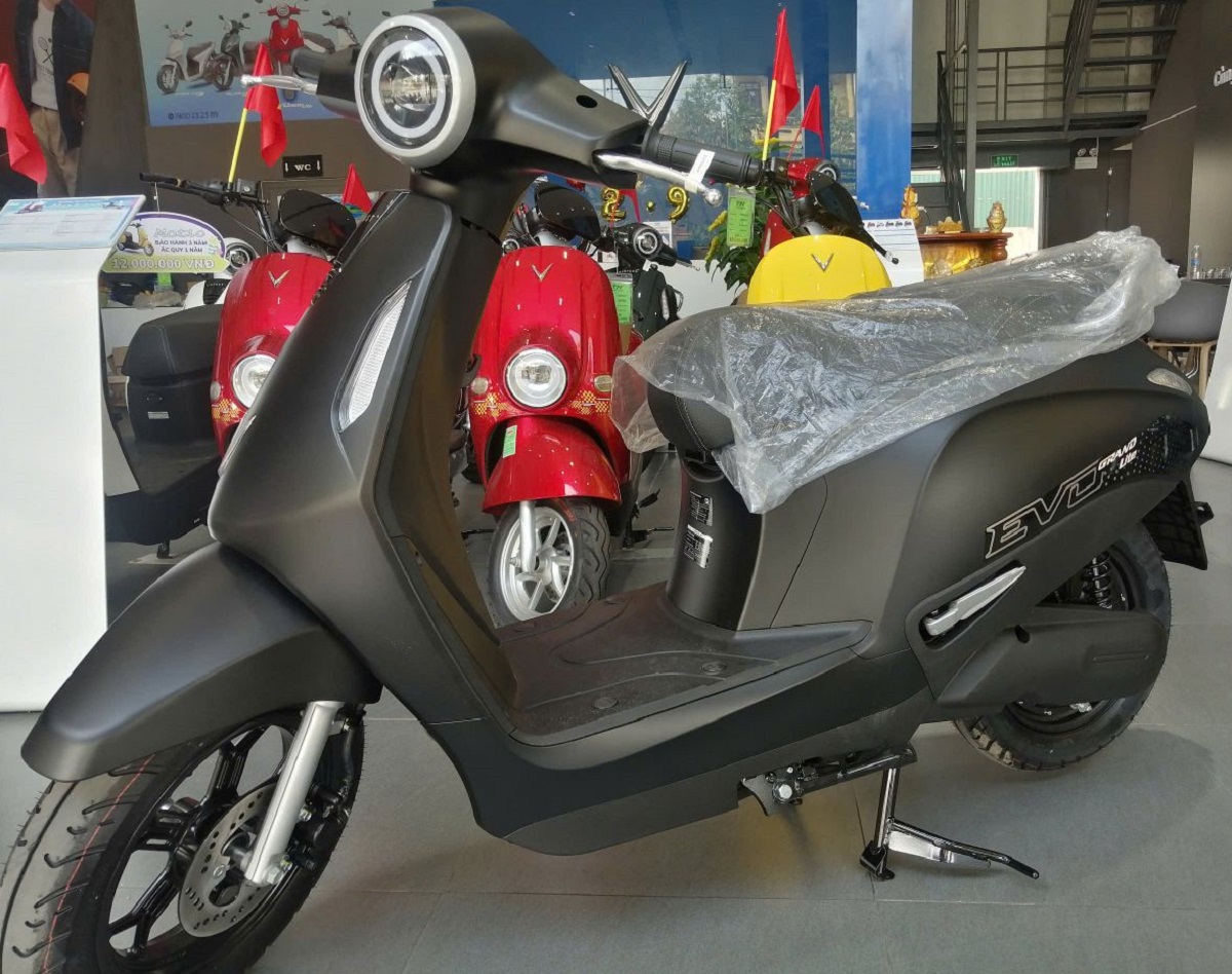 Bảng gi&aacute; xe m&aacute;y điện VinFast Evo Grand th&aacute;ng 4/2026: Cực dễ mua, h&uacute;t kh&aacute;ch hơn xe xăng Honda, Yamaha