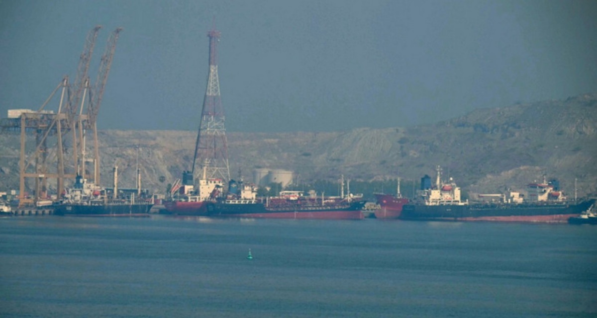 Eo biển Hormuz gi&aacute;n đoạn, xuất khẩu dầu V&ugrave;ng Vịnh giảm 50%, nguồn cung dầu to&agrave;n cầu chịu sức &eacute;p lớn