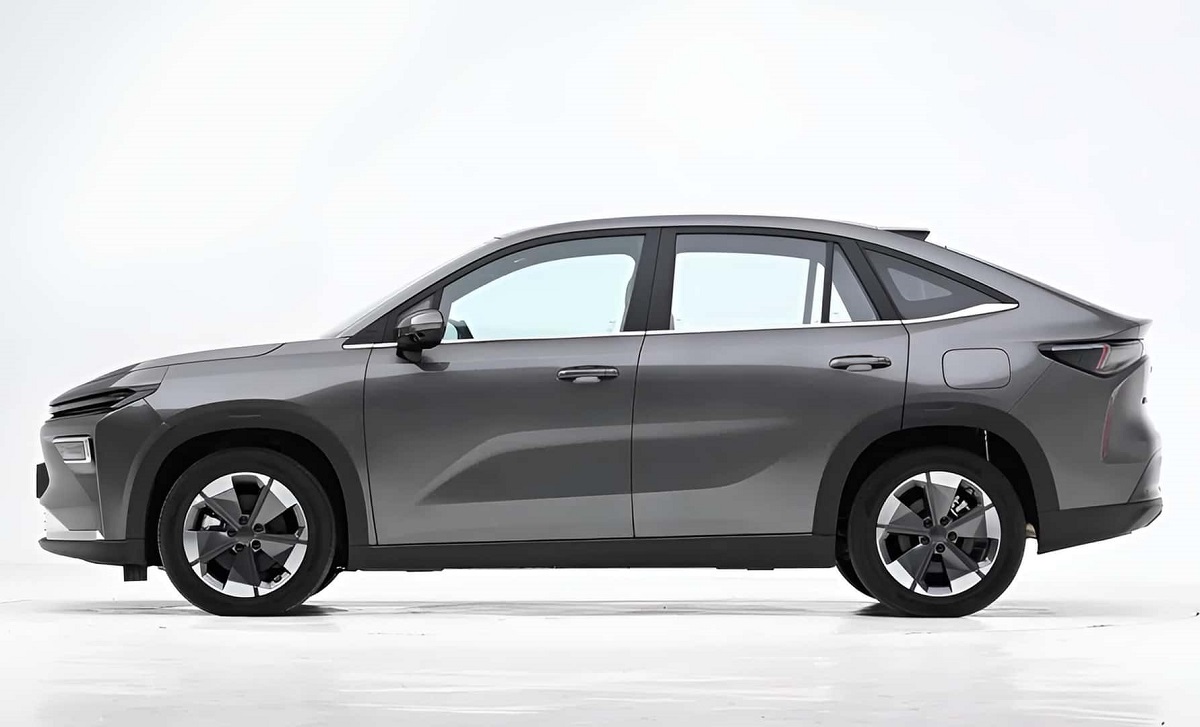 Mẫu SUV hạng C đẹp long lanh ch&iacute;nh thức ra mắt gi&aacute; 340 triệu đồng: &lsquo;X&eacute; v&eacute;&rsquo; Honda CR-V v&agrave; Mazda CX-5