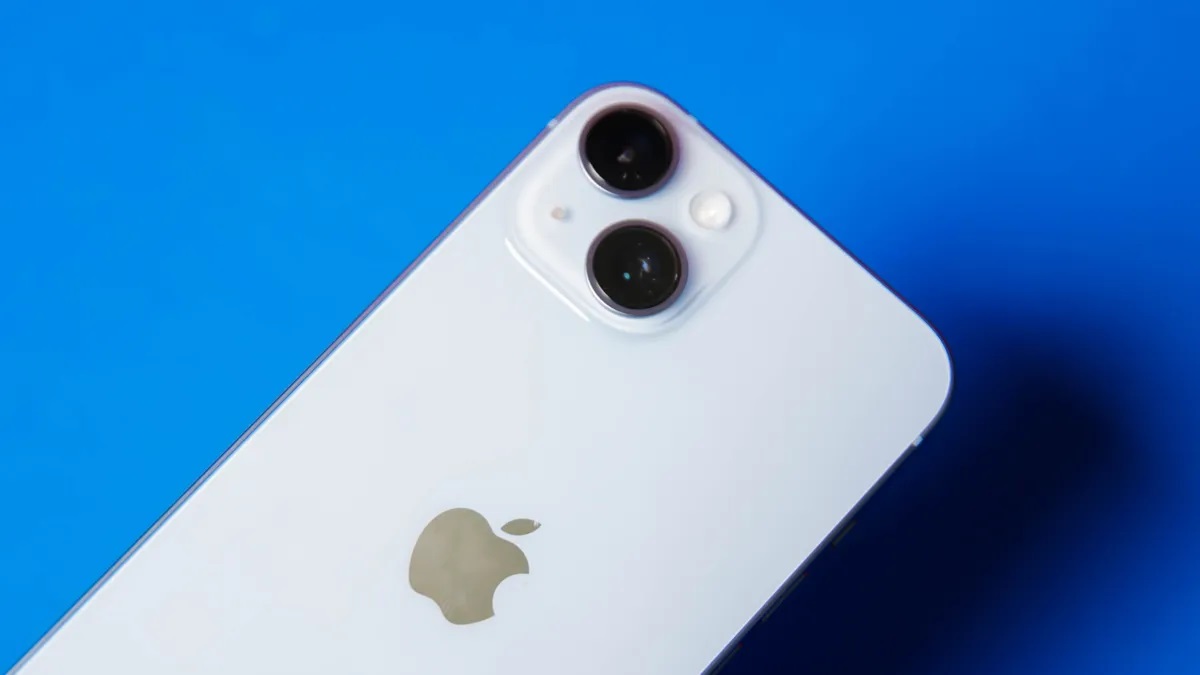 iPhone 14 rẻ như xả kho đầu th&aacute;ng 4, vua iPhone gi&aacute; rẻ mới, k&egrave;m camera hấp dẫn hơn iPhone 17e