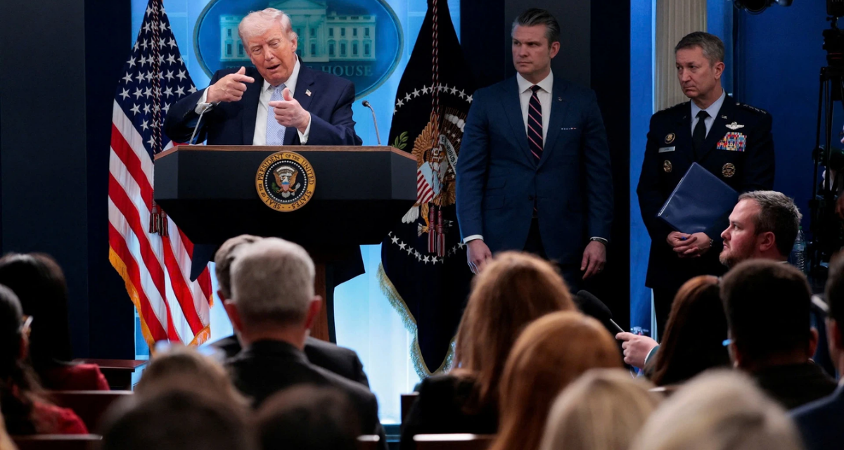 &Ocirc;ng Trump: Mỹ ho&agrave;n to&agrave;n c&oacute; thể lấy dầu Iran, nhưng người d&acirc;n \'kh&ocirc;ng đủ ki&ecirc;n nhẫn\'