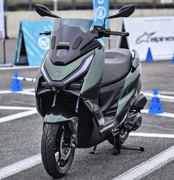 Tin xe 7/4: &lsquo;Vua c&ocirc;n tay&rsquo; 150cc mới gi&aacute; chỉ 47 triệu đồng đ&aacute;nh bại Honda Winner R v&agrave; Yamaha Exciter ảnh 2