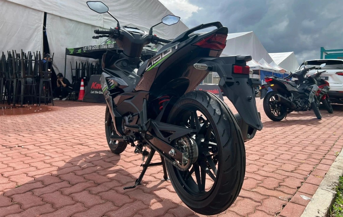 Yamaha Exciter đại bại trước &lsquo;vua xe số&rsquo; 150cc gi&aacute; 47 triệu đồng trang bị 'n&eacute;t' hơn Honda Winner R ảnh 4